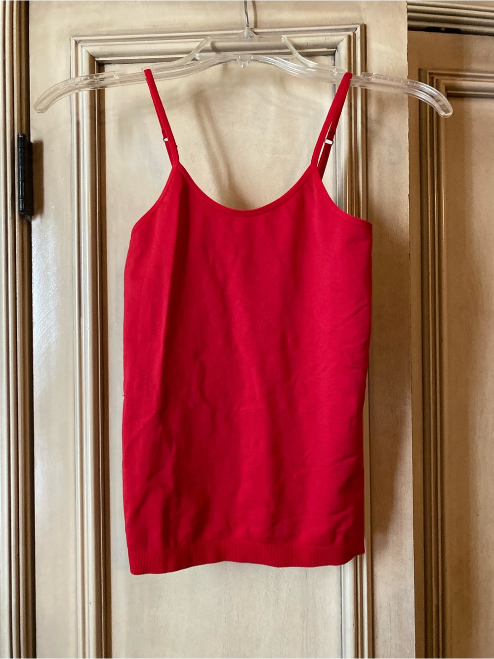No Boundaries Women's Red Solid Adjustable Strap Camisole Tank Top, S